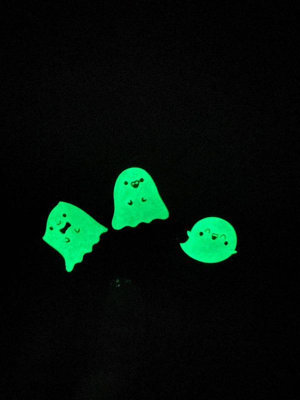 Fluffmallow - Kawaii glow in the dark  cute party ghost enamel pin