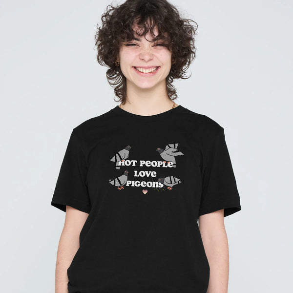 Hot People love Pigeons Adults T-shirt
